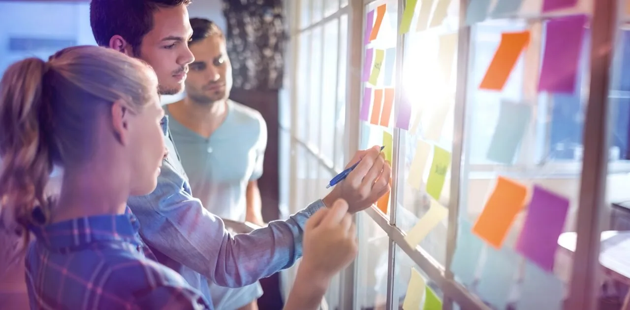 jovenes empresarios creativos Stefanini y Toyota
